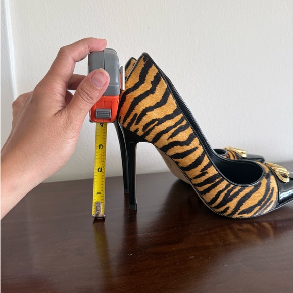 Michael Kors, Parker Tiger Print Calf Hair and Leather Pump (Size: 8/39) - Picture 4 of 9